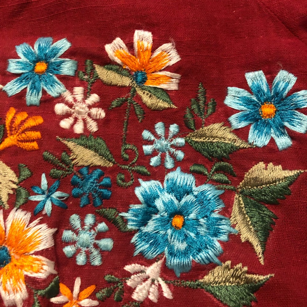2 Piece Pakistani Maroon Kurta & Trouser Floral Embroidery & Pompom Borders - Picture 4 of 10
